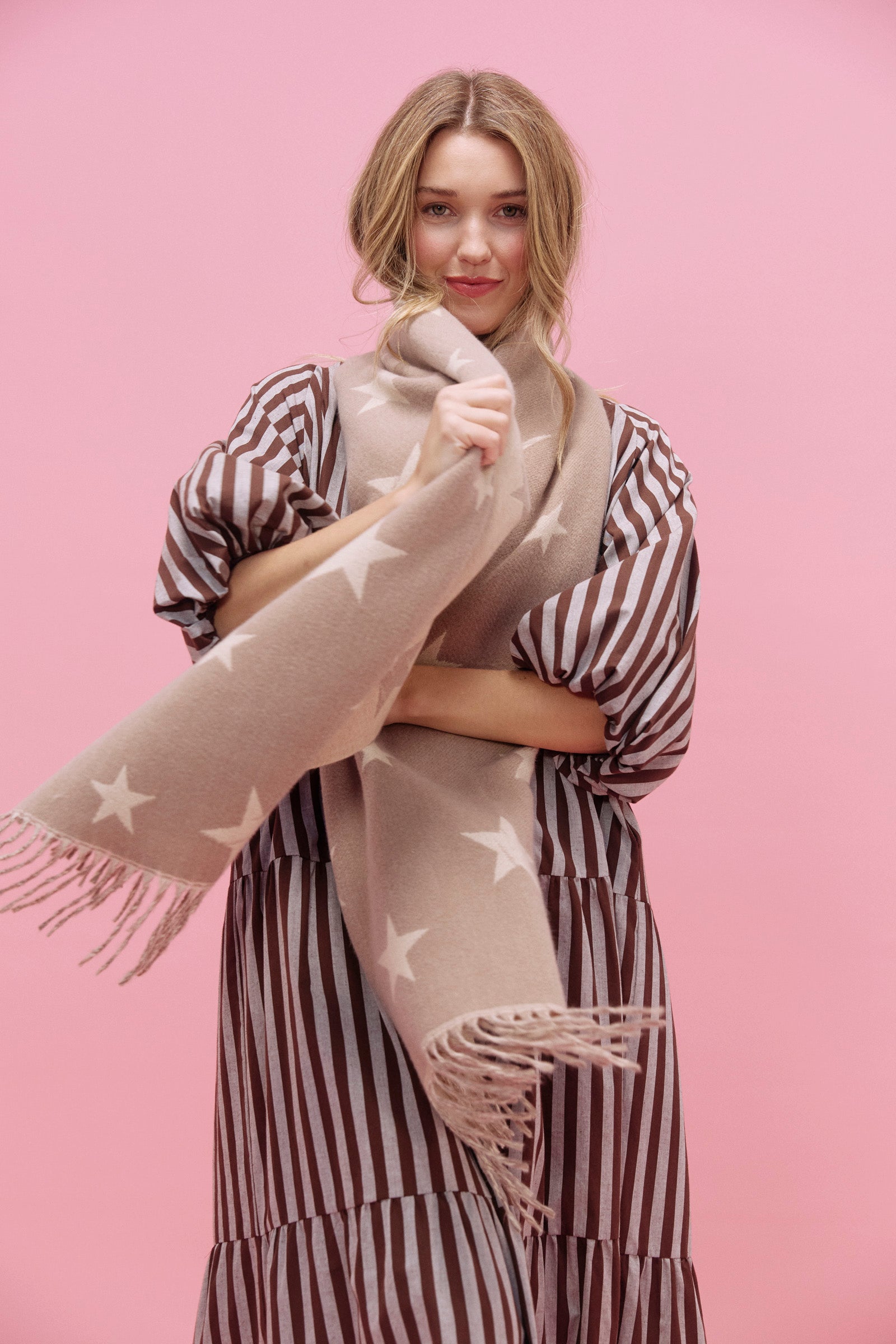 Boston Star Scarf - Latte